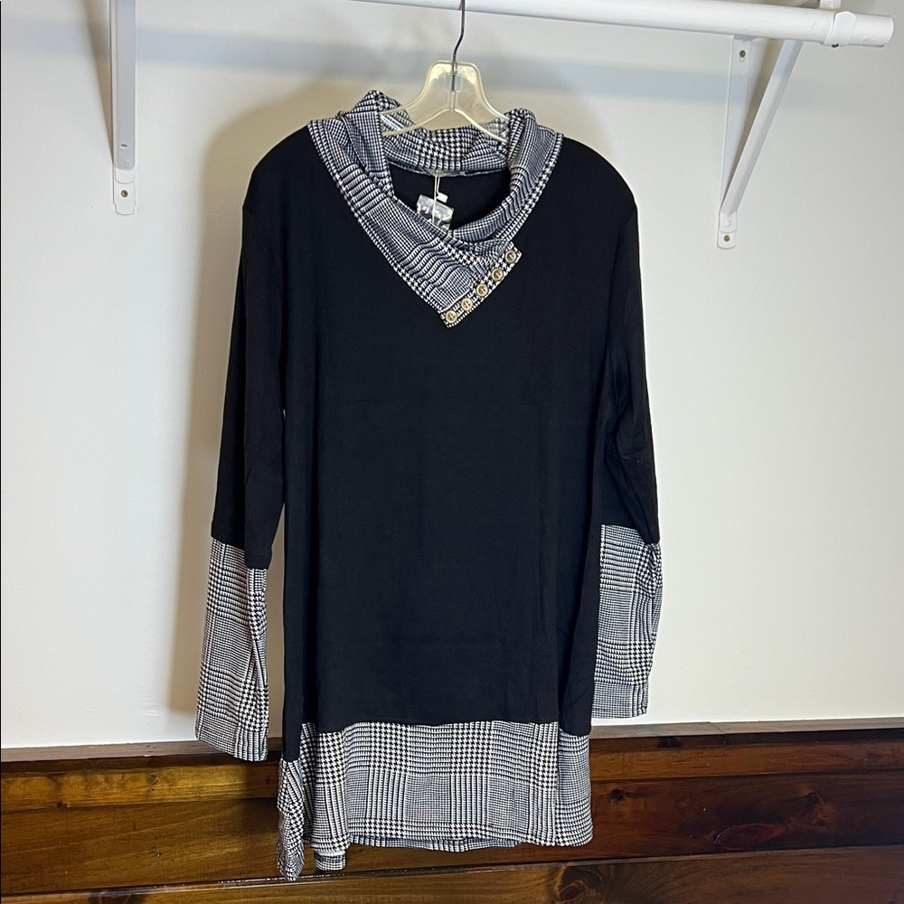 NWT Black and Gray Plaid Houndstooth Cowl Neck Tunic- 3XL‎